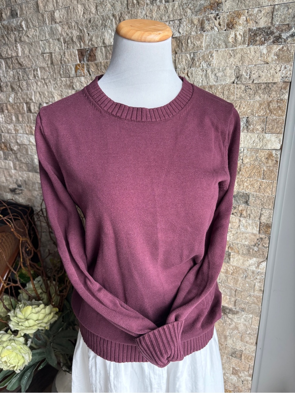 Amazon Essentials Women's Crewneck Sweater - Plum Wine